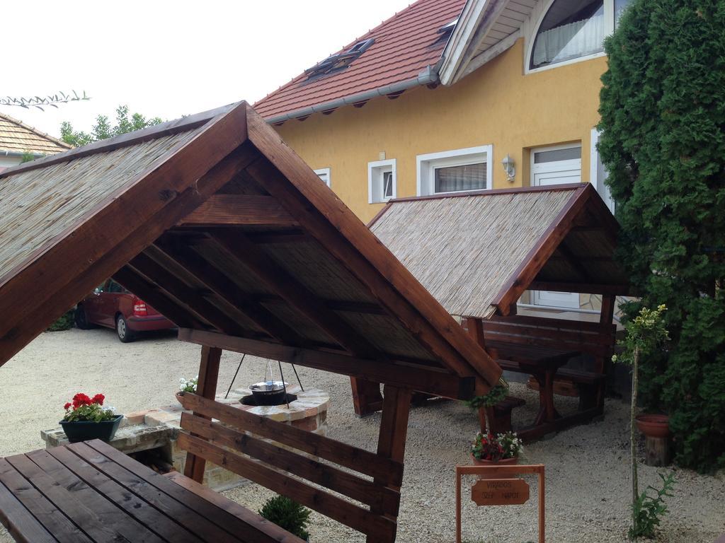 Bed and Breakfast Viola Vendeghaz Pápa Exterior foto