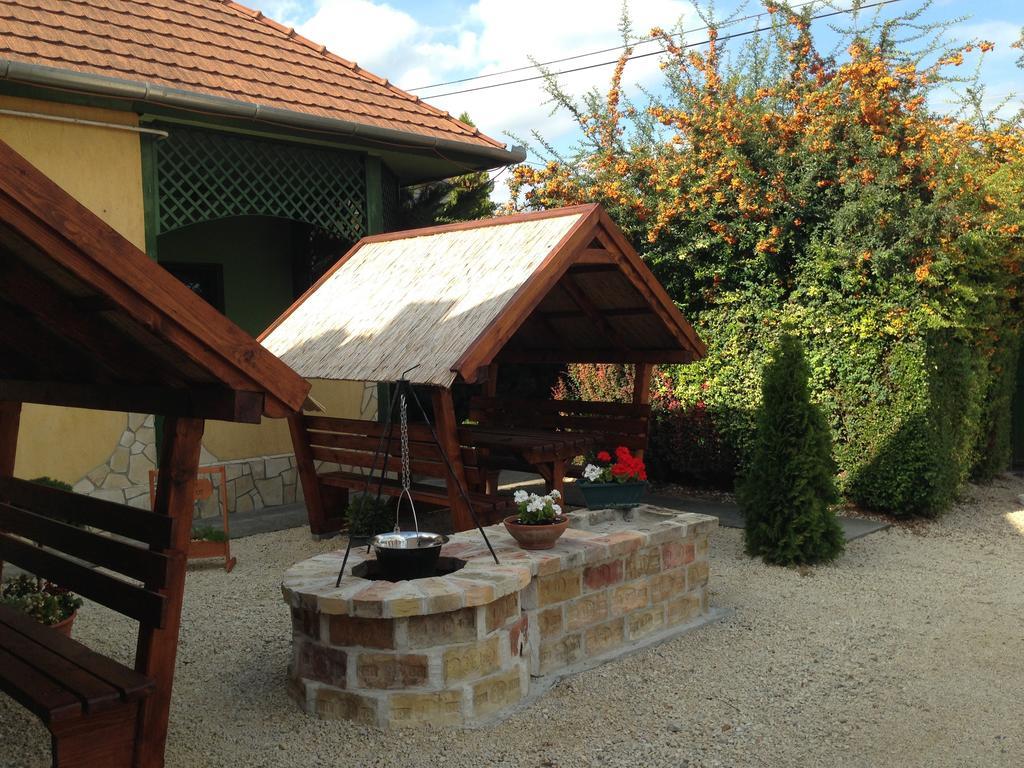 Bed and Breakfast Viola Vendeghaz Pápa Exterior foto